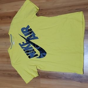 Nike T-Shirt, size XL, yellow.